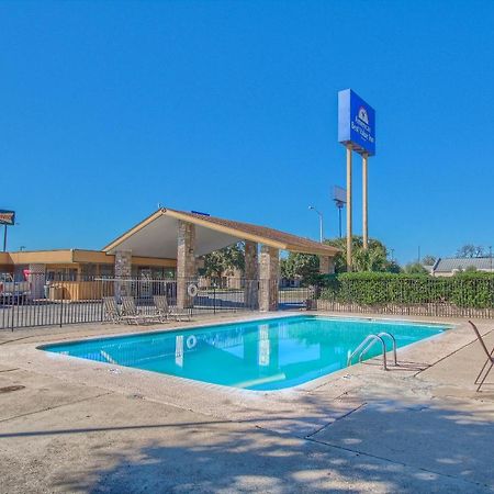Americas Best Value Inn Uvalde Buitenkant foto