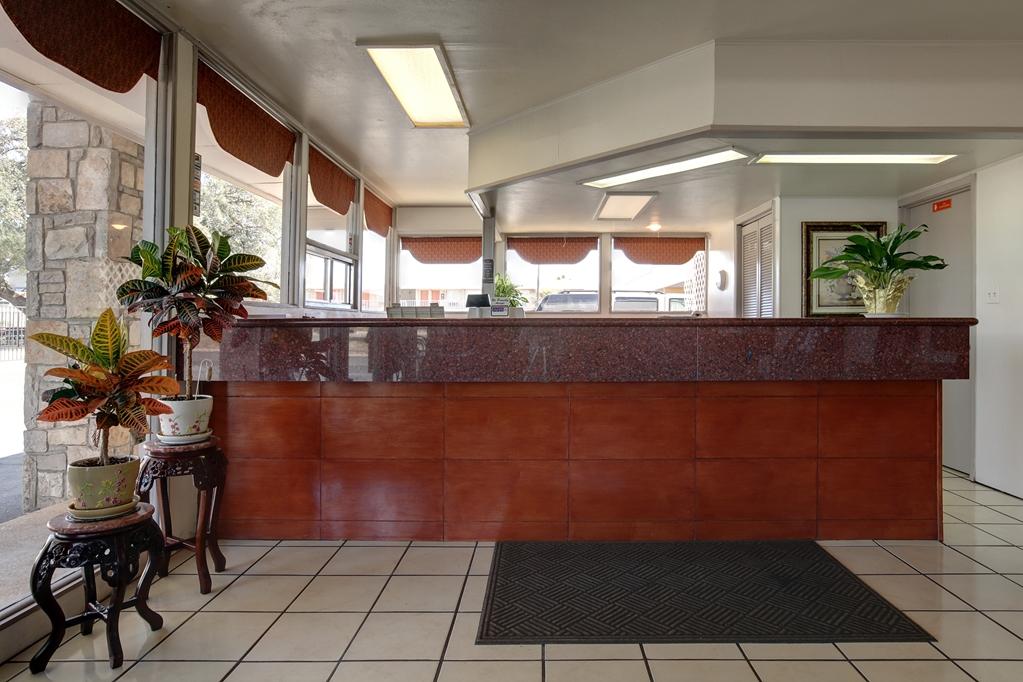 Americas Best Value Inn Uvalde Interieur foto
