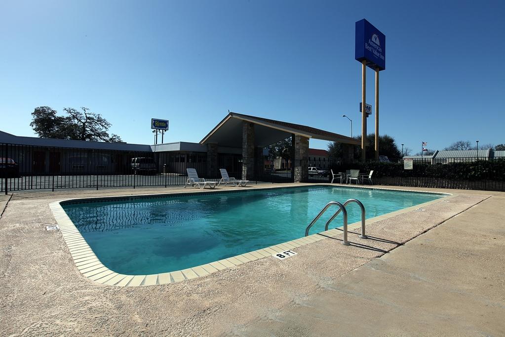 Americas Best Value Inn Uvalde Buitenkant foto