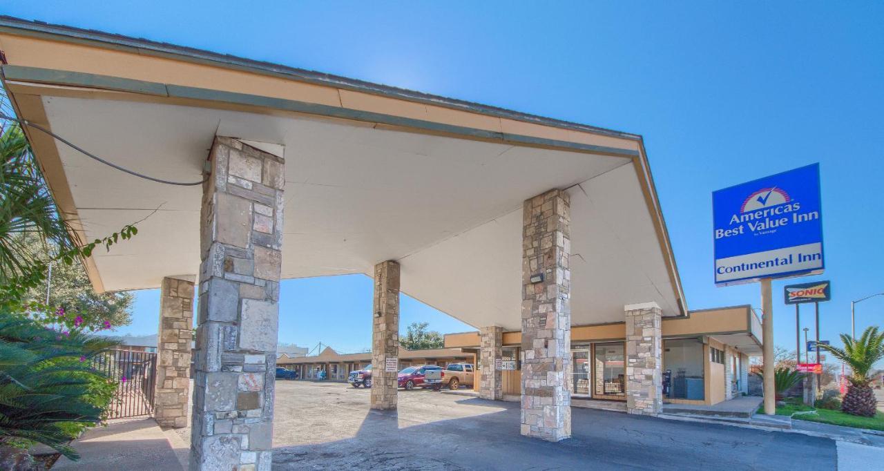 Americas Best Value Inn Uvalde Buitenkant foto