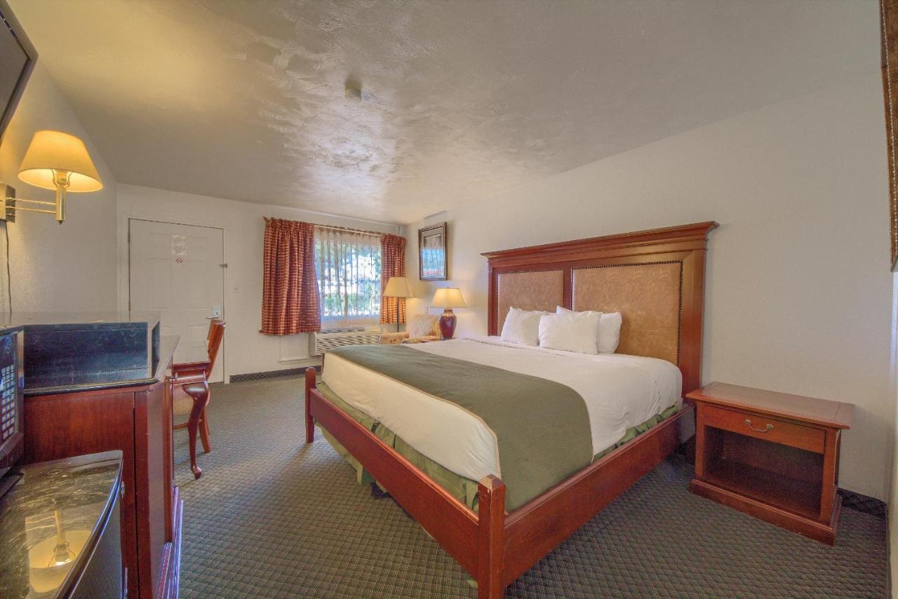Americas Best Value Inn Uvalde Buitenkant foto