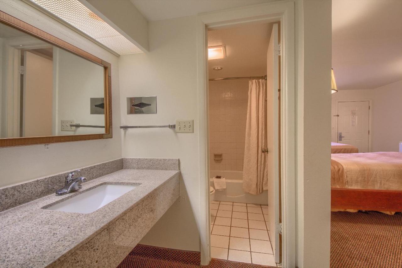 Americas Best Value Inn Uvalde Buitenkant foto