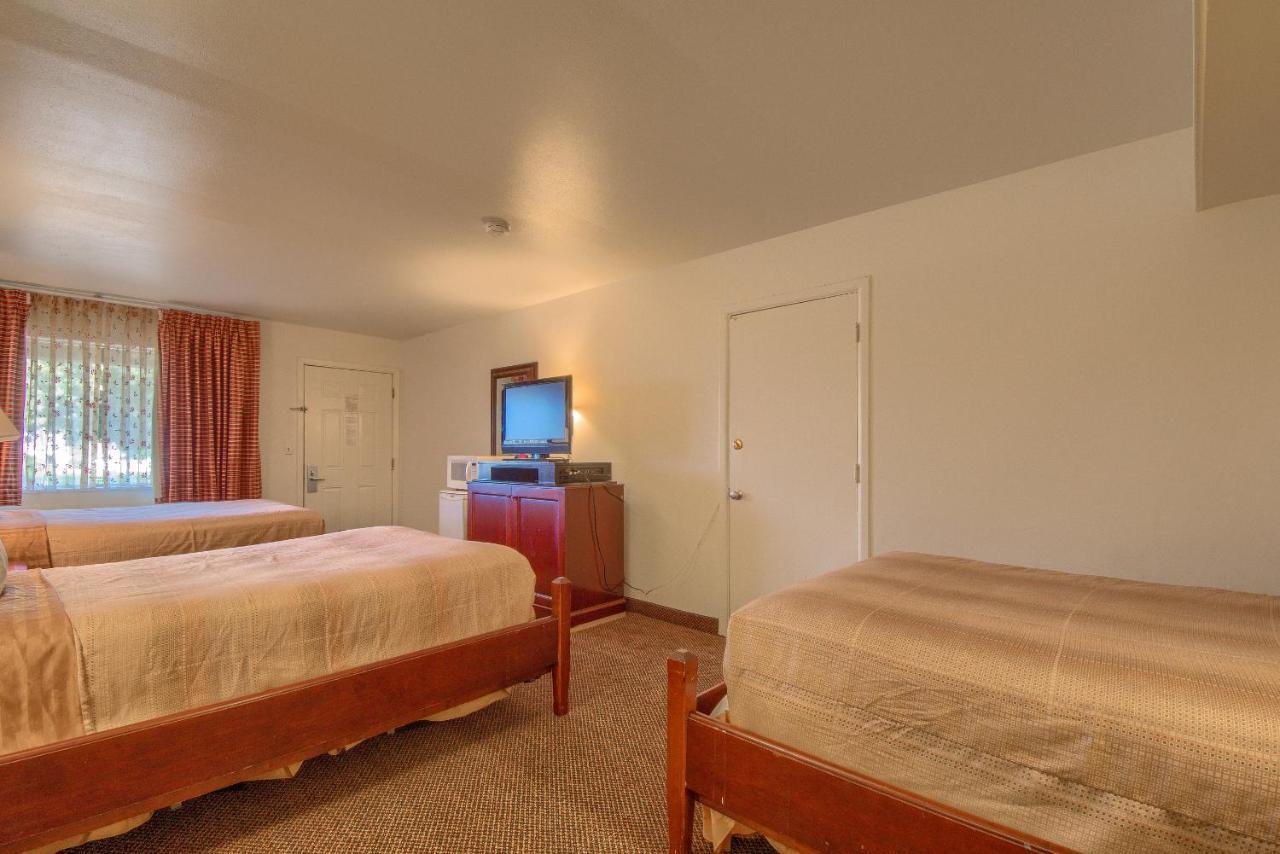 Americas Best Value Inn Uvalde Buitenkant foto