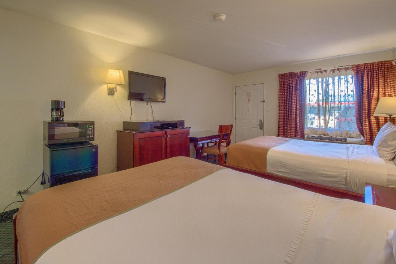 Americas Best Value Inn Uvalde Buitenkant foto