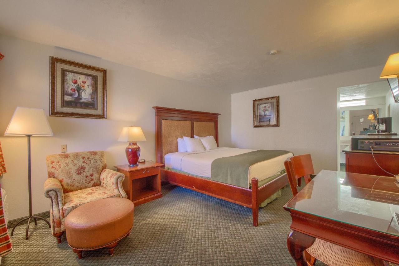 Americas Best Value Inn Uvalde Buitenkant foto