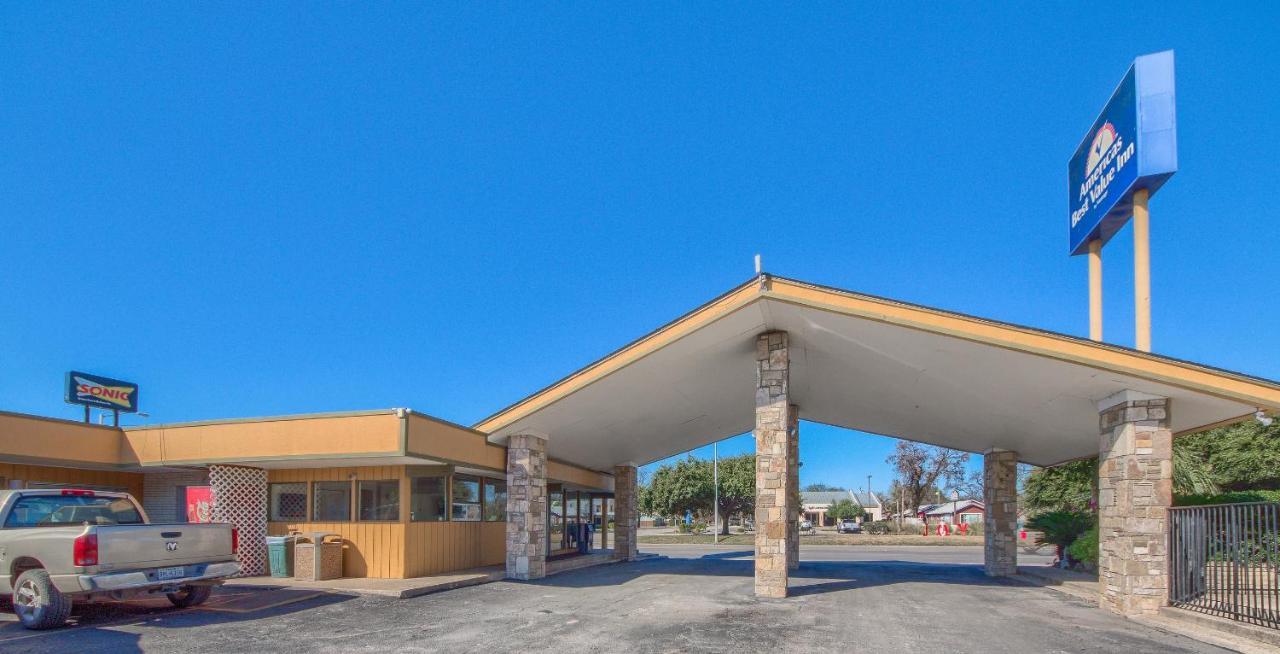Americas Best Value Inn Uvalde Buitenkant foto