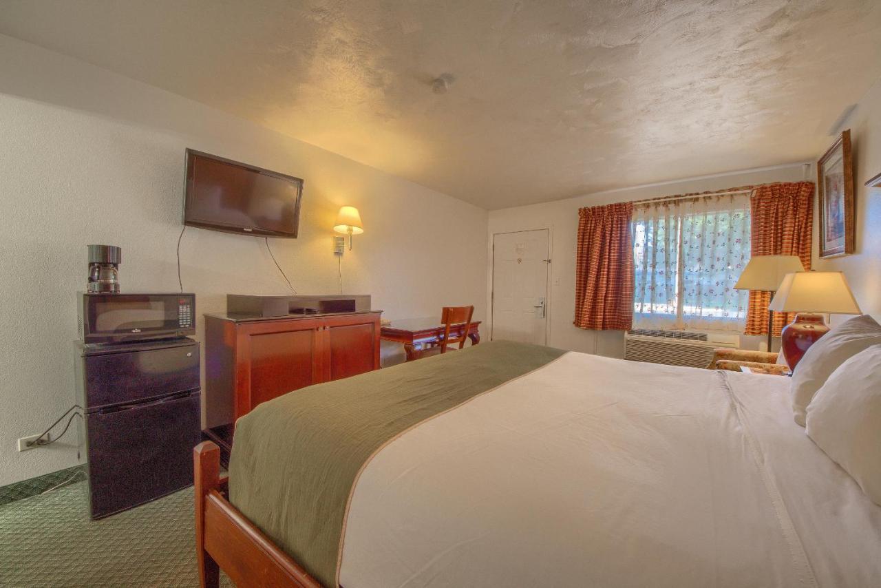 Americas Best Value Inn Uvalde Buitenkant foto